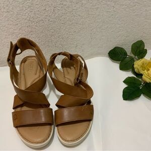 New Born Leather Criss Cross Tan Sandals Size 9  strappy  hook loop